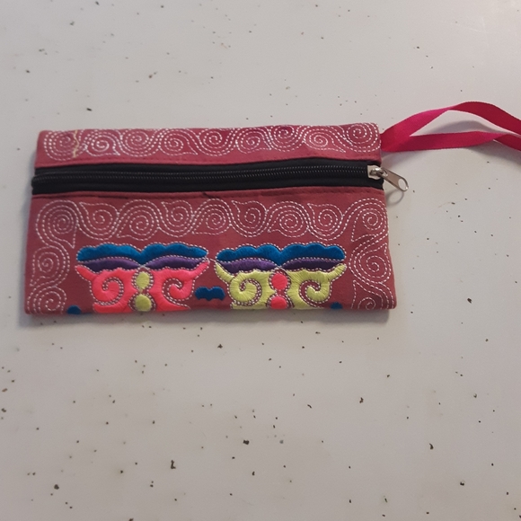 Zippered clutch with embroidery NWOT - Picture 2 of 5